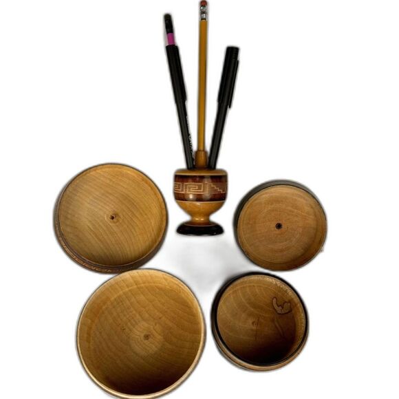 (3) Vintage Turned Wood Trinket Boxes (1) Signed by Pedro - Picture 7 of 8